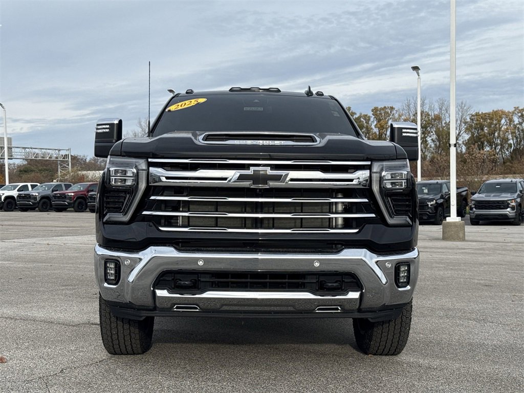 2025 Chevrolet Silverado 2500HD LTZ photo 3