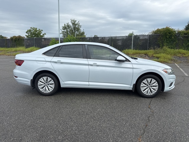 2019 Volkswagen Jetta R-Line photo 2