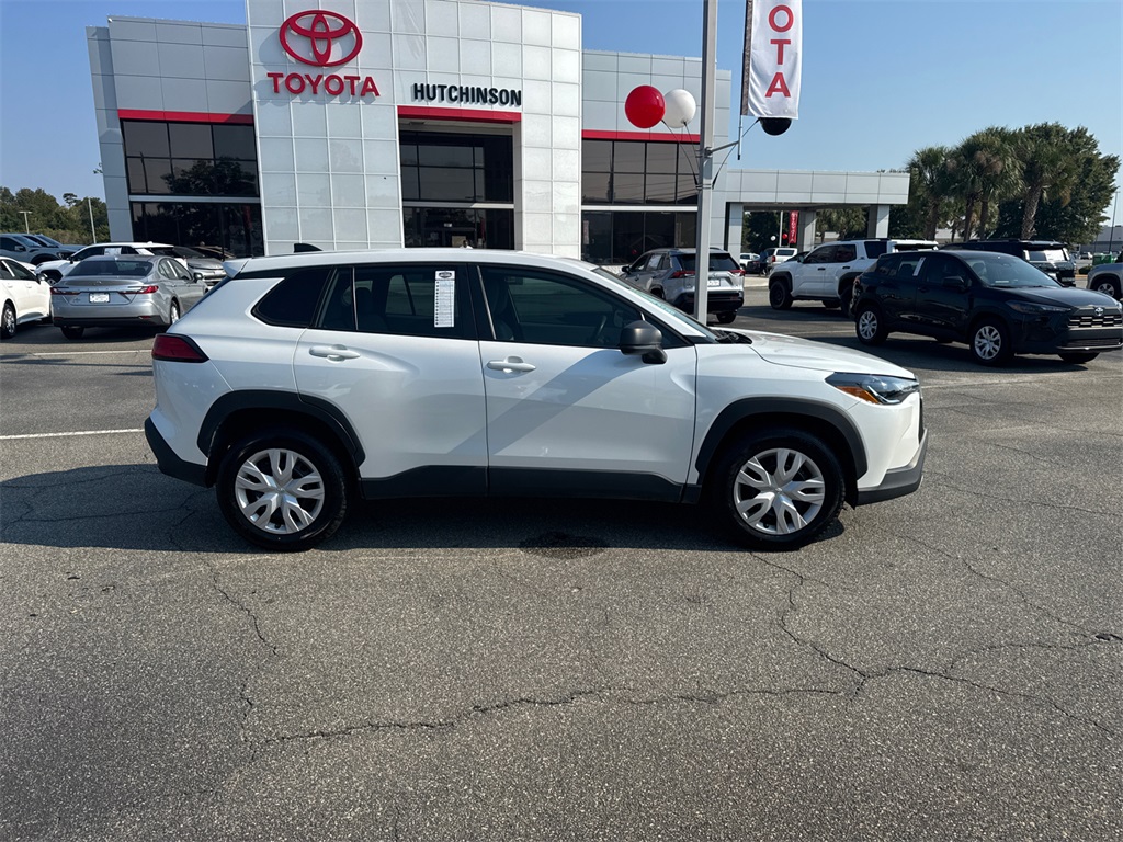 2024 Toyota Corolla Cross L photo 2