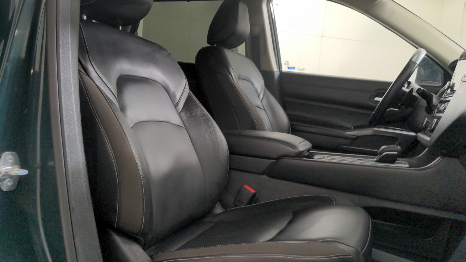 Used 2023 Obsidian Green Pearl Nissan SL image 27