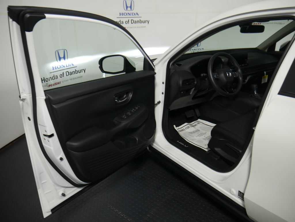 2026 Honda HR-V LX photo 9