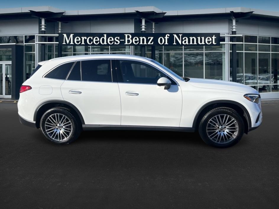 2025 Mercedes Benz GLC 300 4MATIC photo 3
