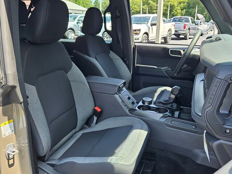 2025 Ford Bronco Base photo 12