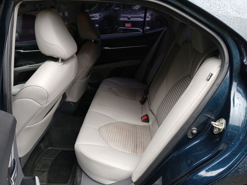 2020 Toyota Camry SE photo 23