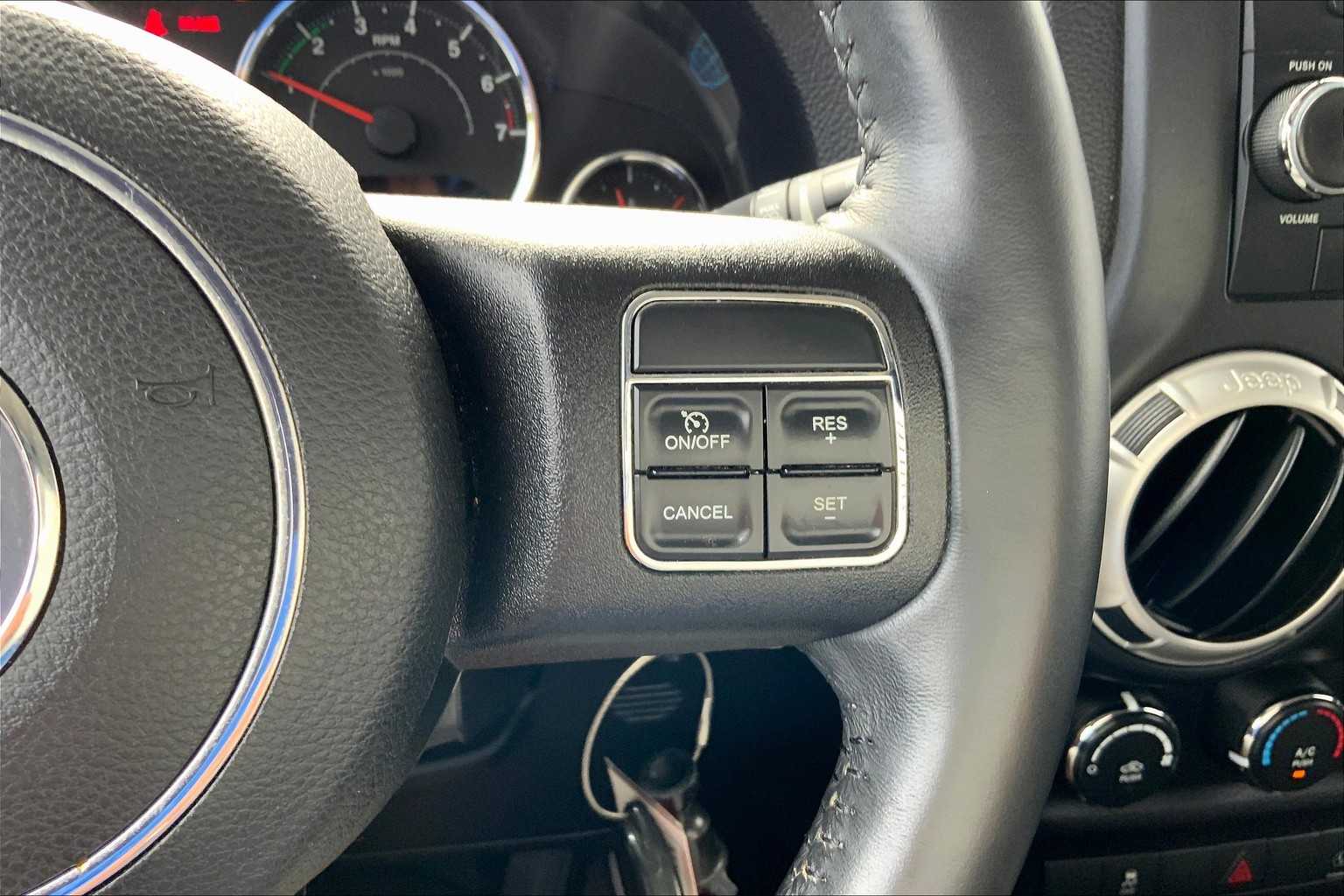 2016 Jeep Wrangler Unlimited Sahara photo 22