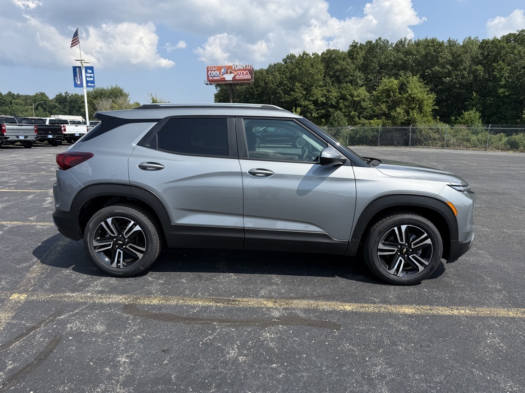 2026 Chevrolet Trailblazer LT photo 2