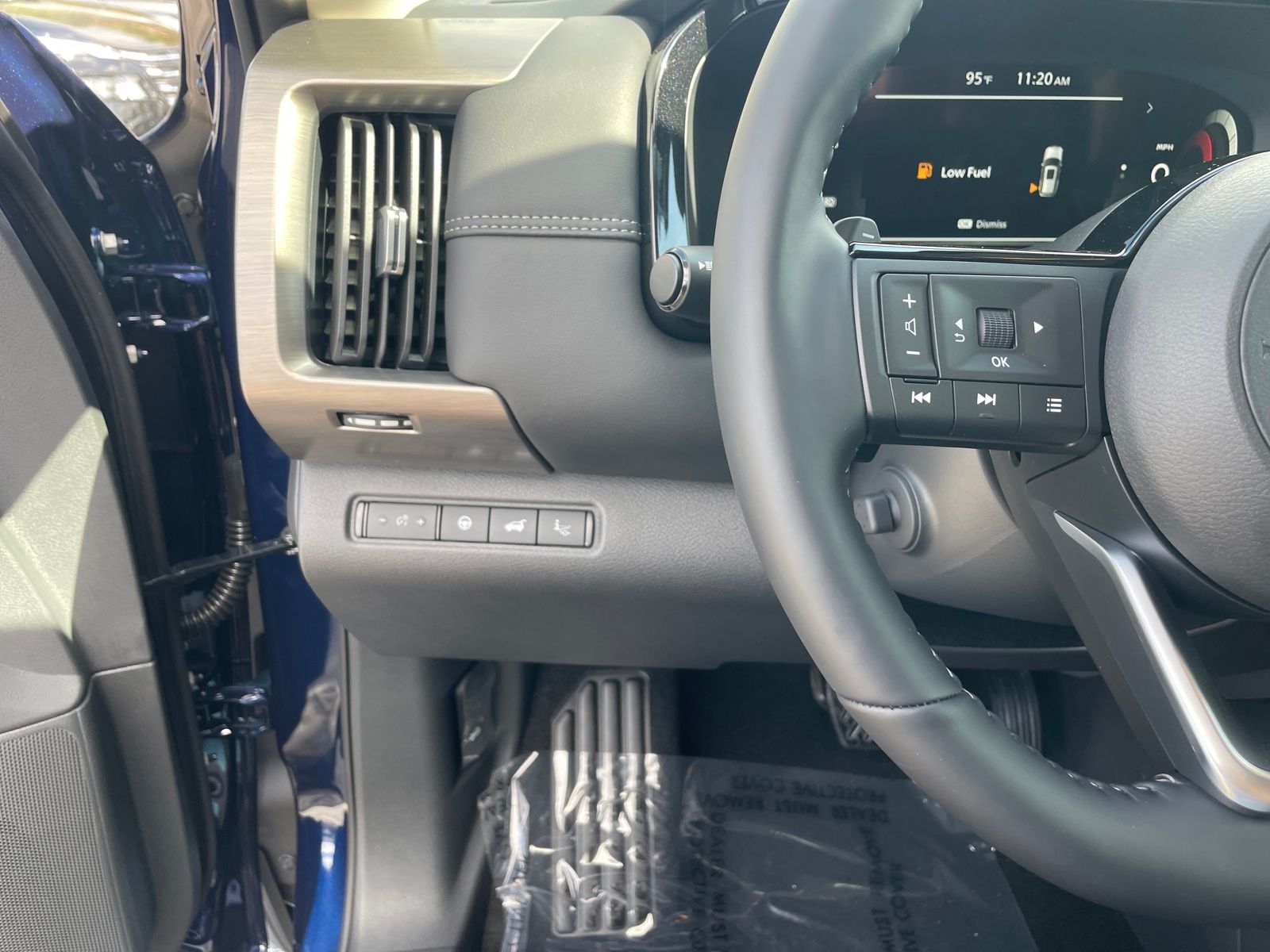 2025 Nissan Pathfinder Platinum photo 12