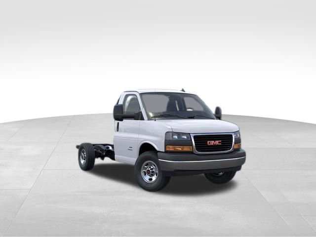 2025 GMC Savana LT's photo