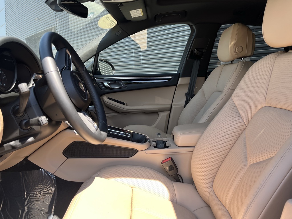 2025 Porsche Macan T photo 7