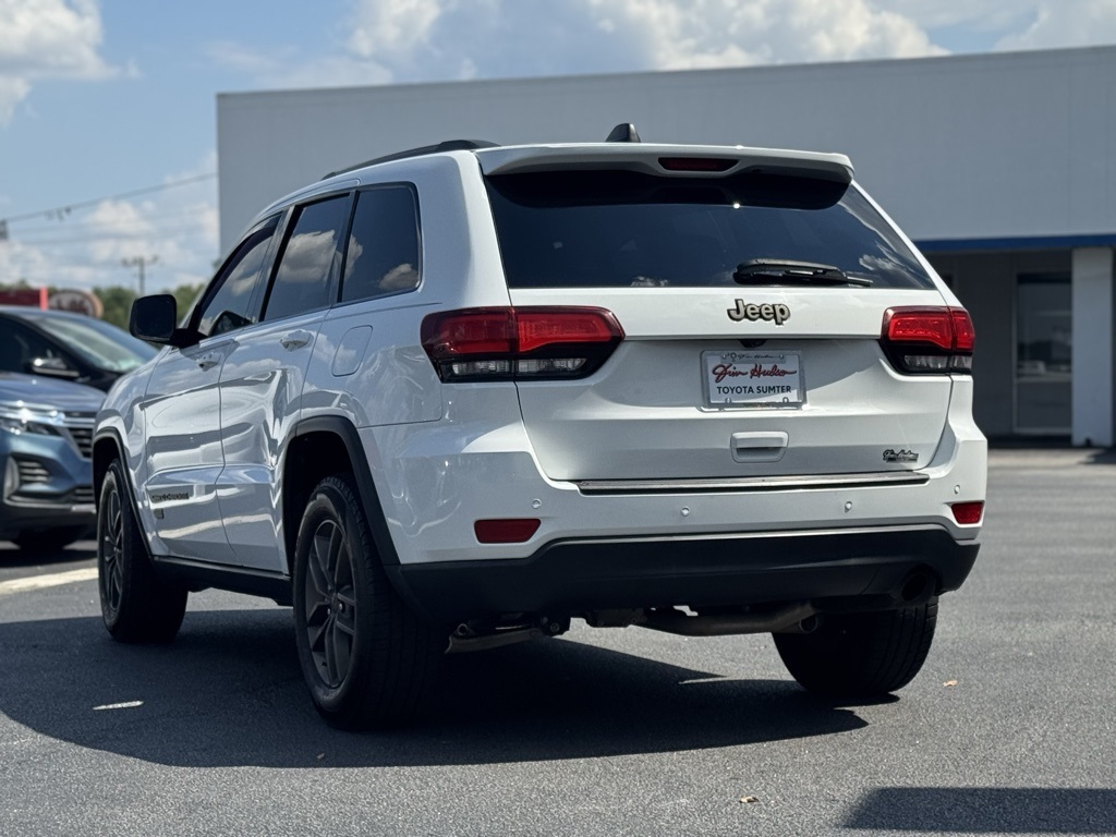 2017 Jeep Grand Cherokee Anniversary Edition photo 5