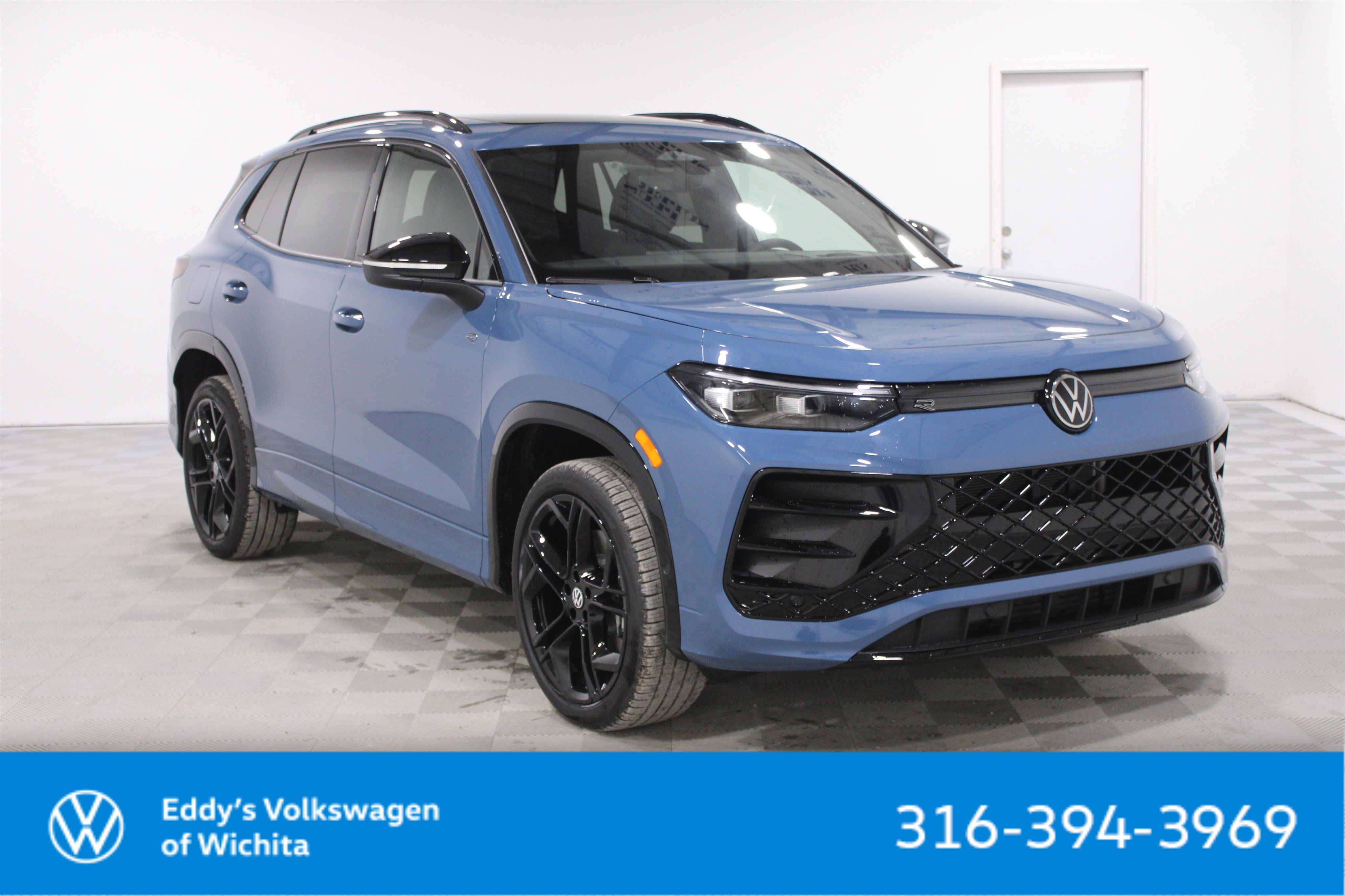 2026 Volkswagen Tiguan SE R-LINE BLACK's photo