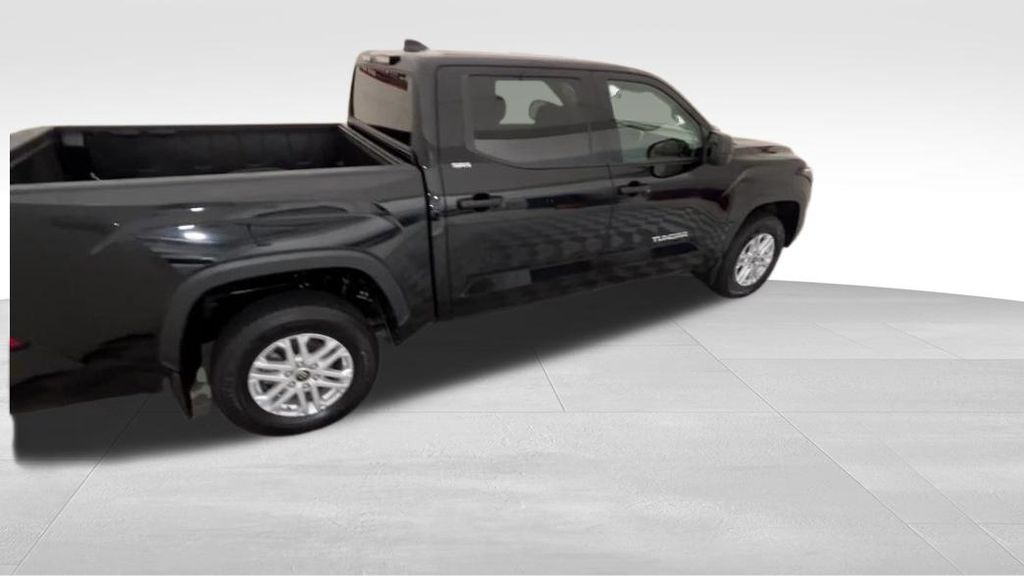 2022 Toyota Tundra SR5 photo 2