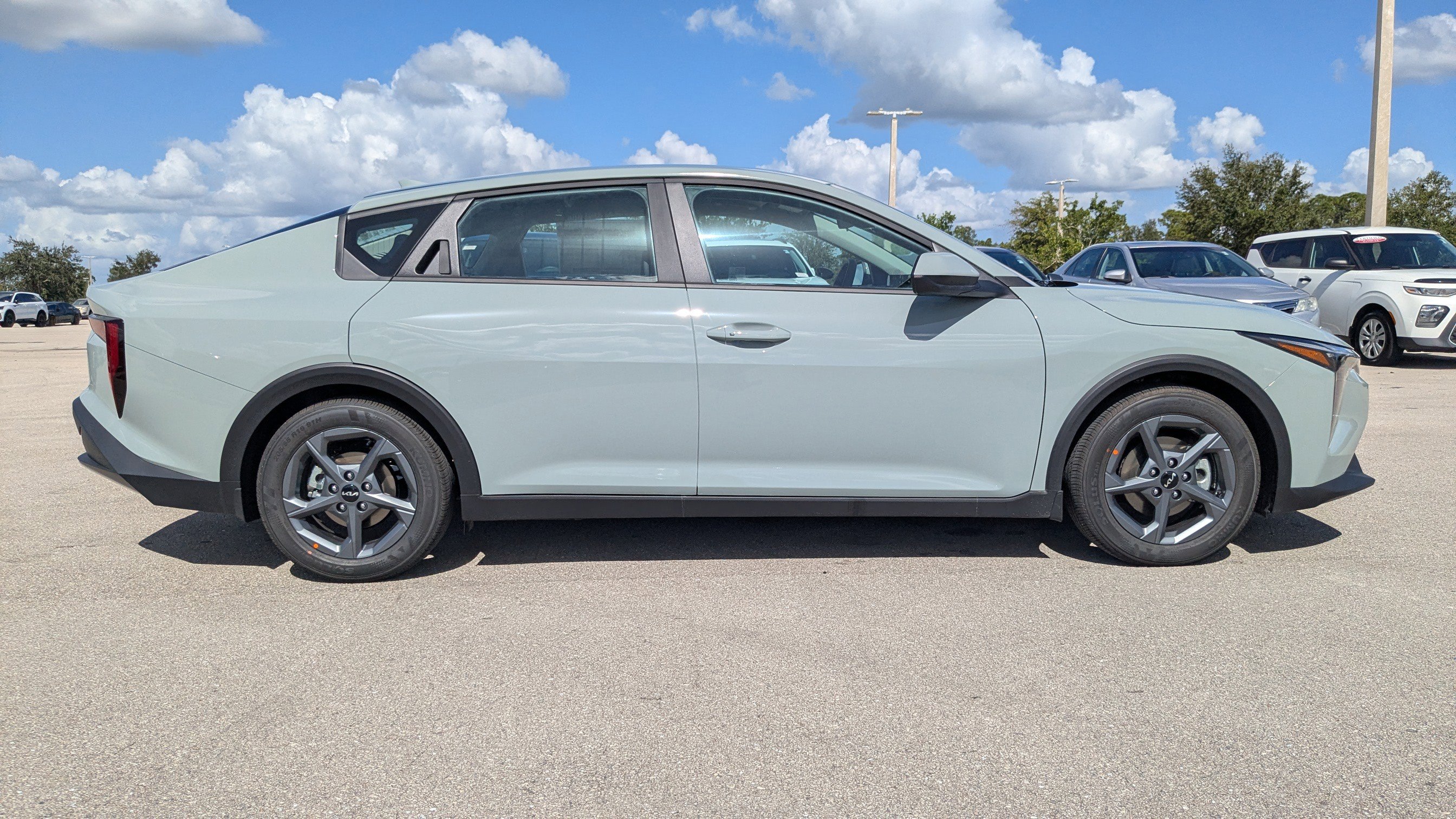 2025 Kia K4 LXS photo 4