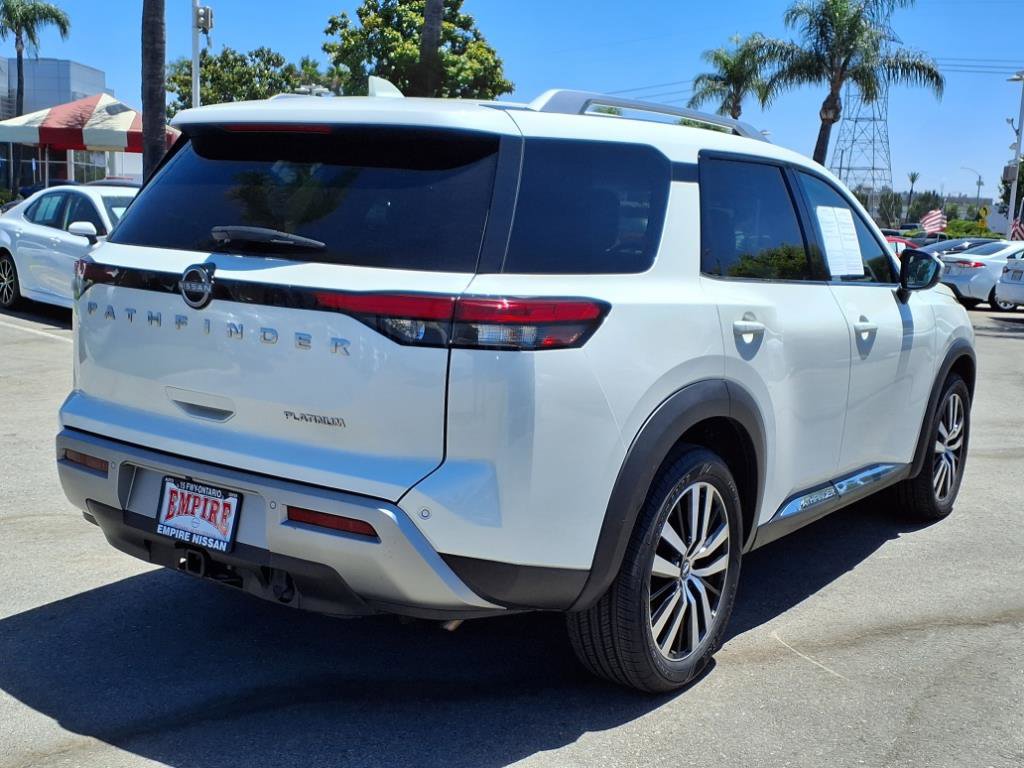 2023 Nissan Pathfinder Platinum photo 3