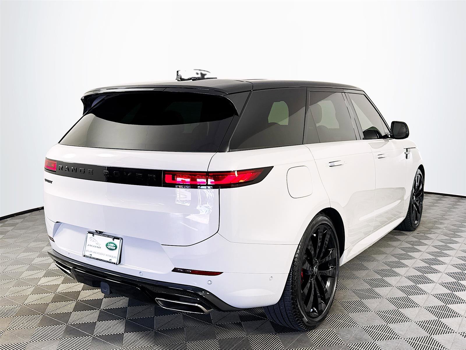 2024 Land Rover Range Rover Sport SE photo 3