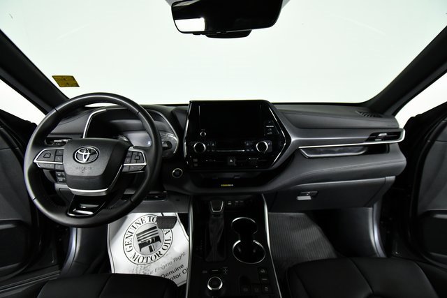 2024 Toyota Highlander LE photo 16