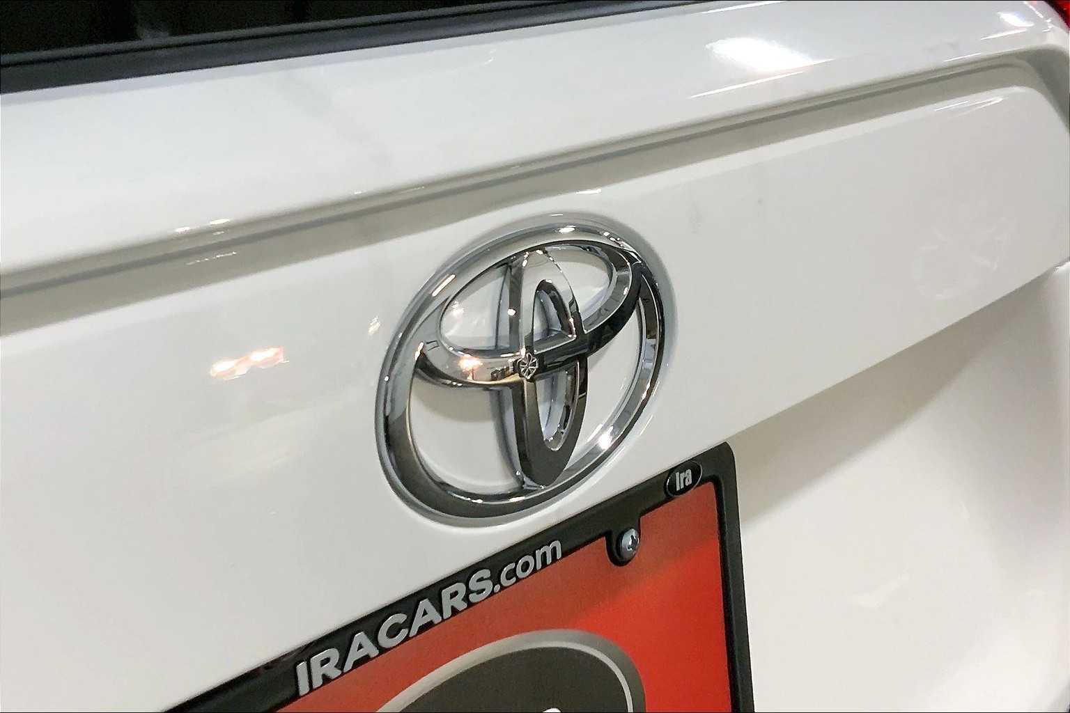 2025 Toyota RAV4 XLE photo 15