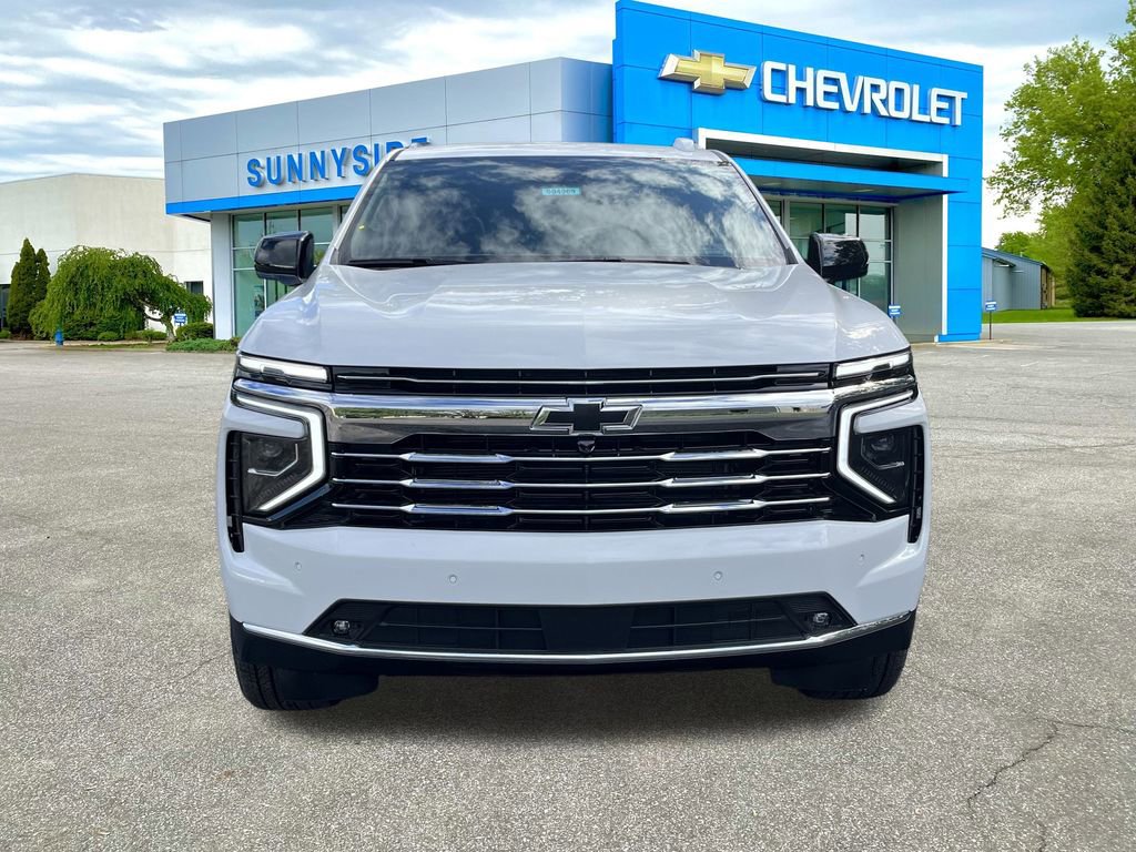 2025 Chevrolet Suburban LT photo 3