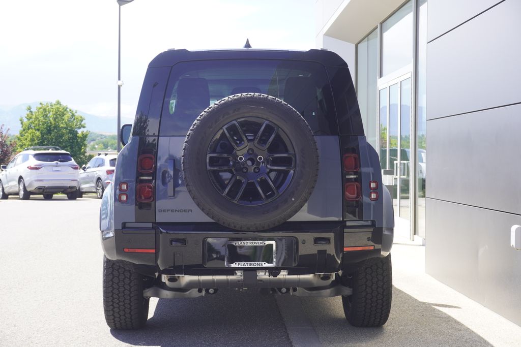 2025 Land Rover Defender 90 X-Dynamic SE photo 6