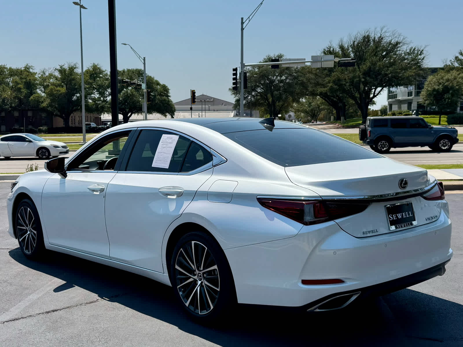 2023 Lexus ES 350 photo 3