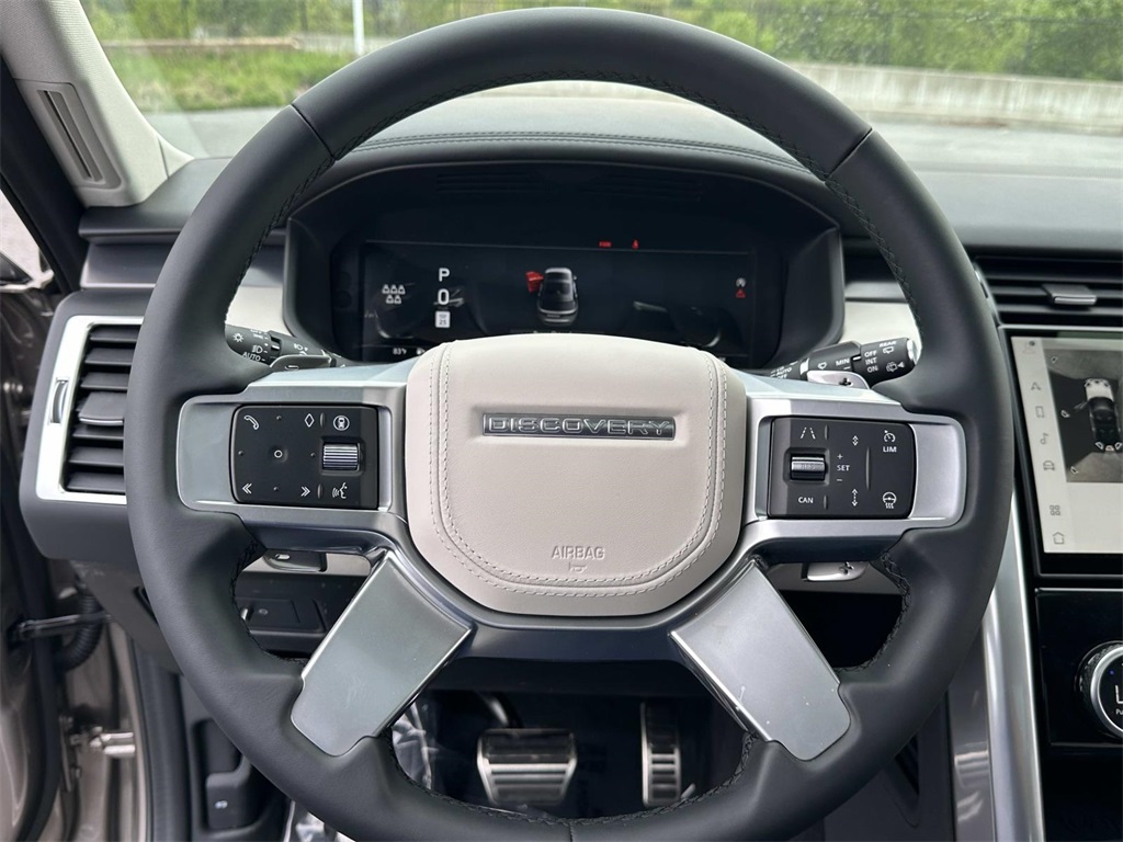 2025 Land Rover Discovery Metropolitan Edition photo 5