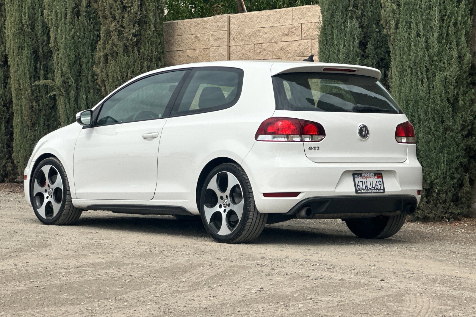 2013 Volkswagen Golf GTI Base photo 2