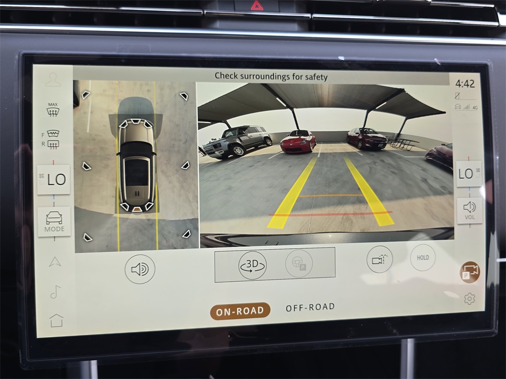 2025 Land Rover Range Rover SE photo 23