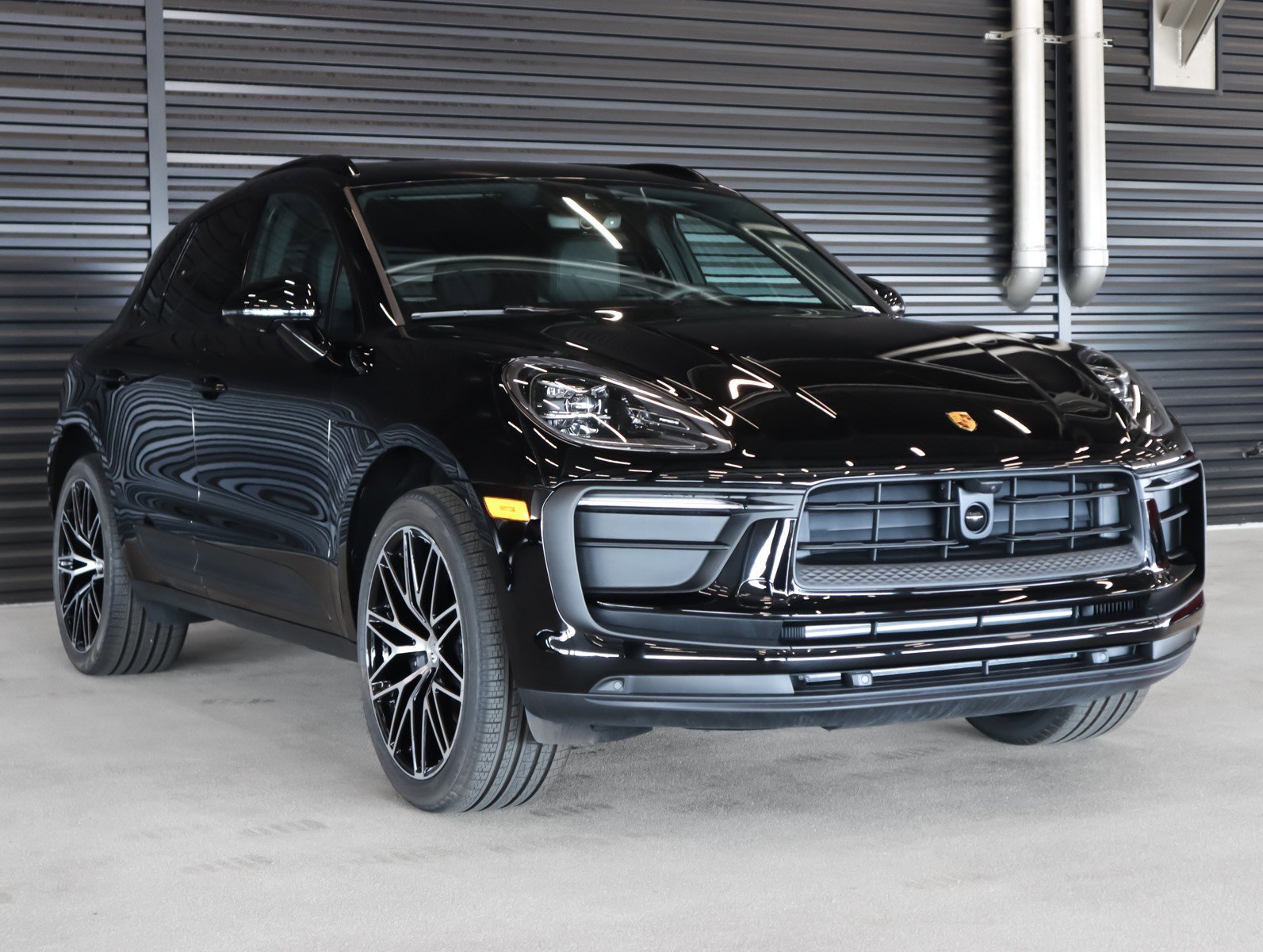 2025 Porsche Macan T photo 7