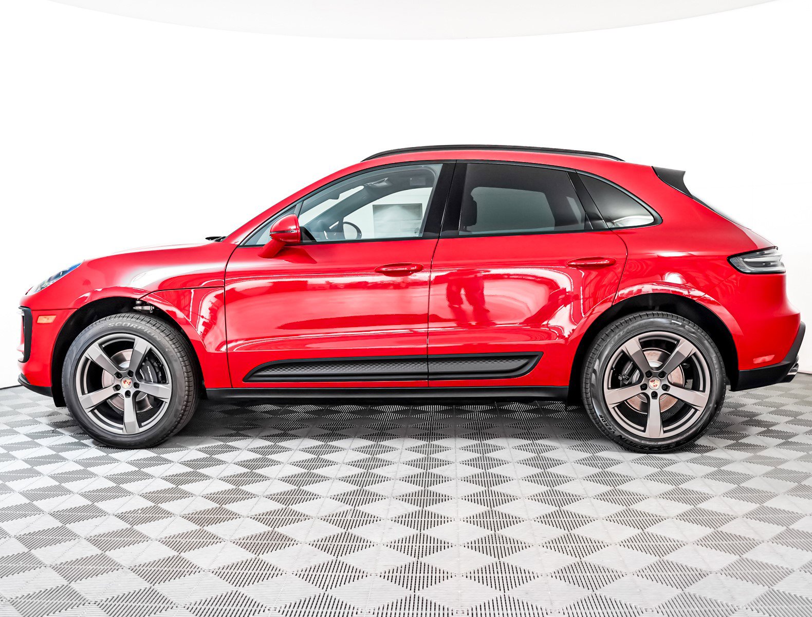 2025 Porsche Macan T photo 2
