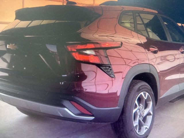 2025 Chevrolet Trax LT photo 3