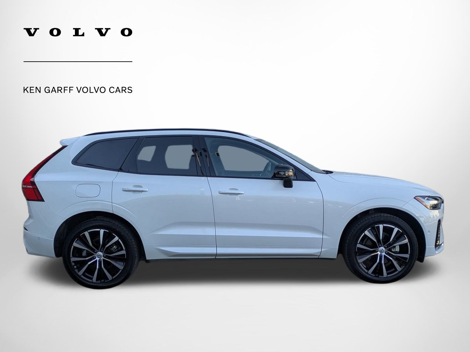 2025 Volvo XC60 Plus photo 2
