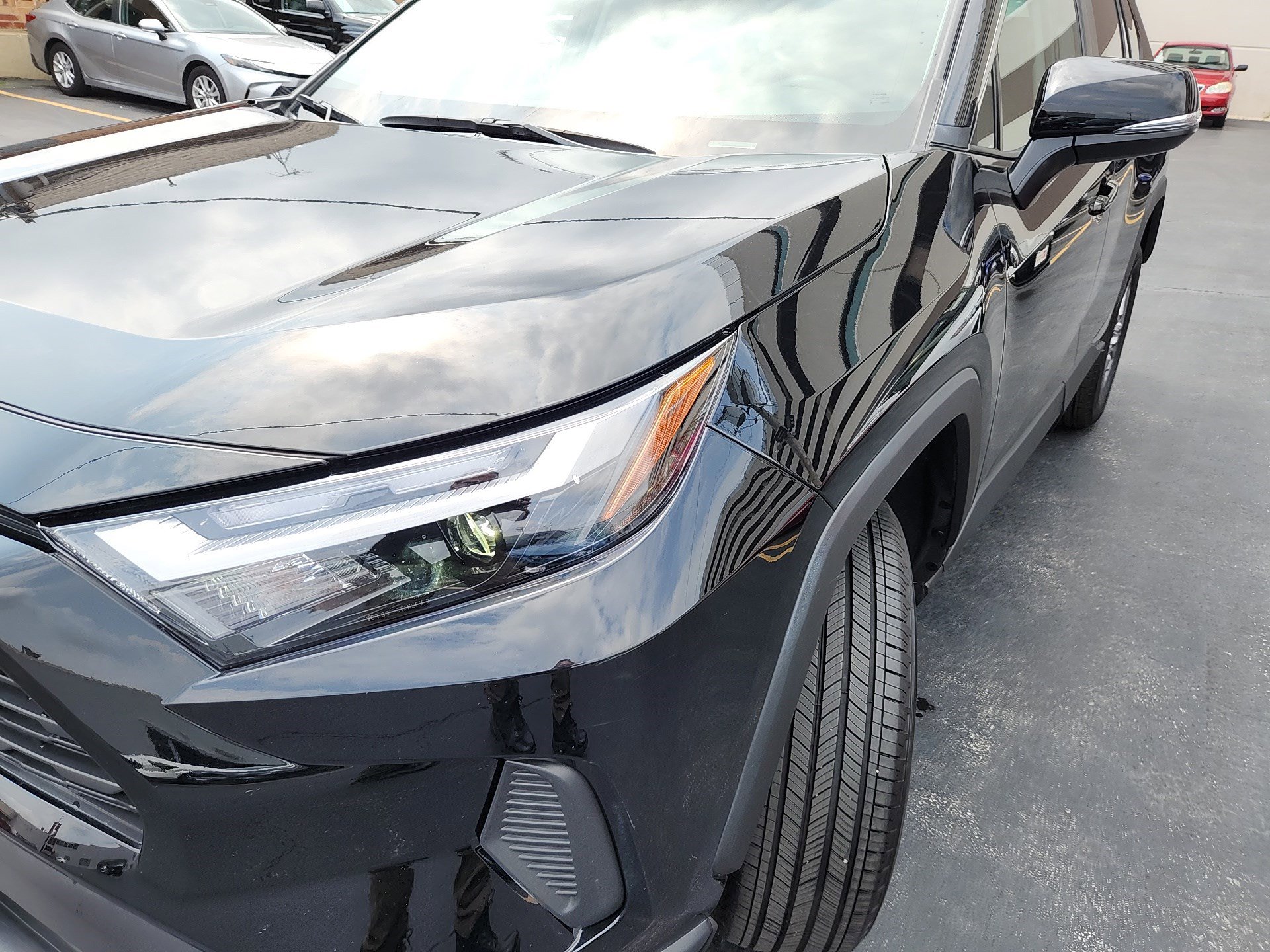 2025 Toyota RAV4 XLE photo 9