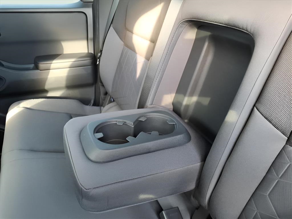 2025 Nissan Frontier SV photo 11