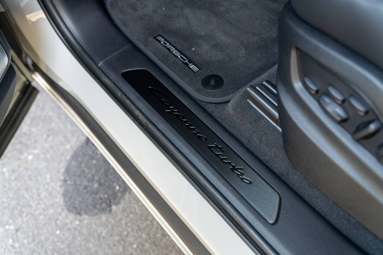 2025 Porsche Cayenne Turbo E-Hybrid Coupe photo 24