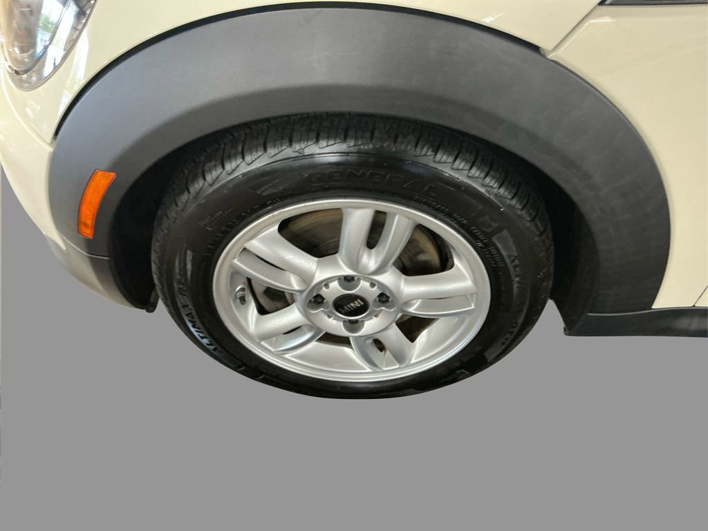 2013 Mini Clubman Base photo 17