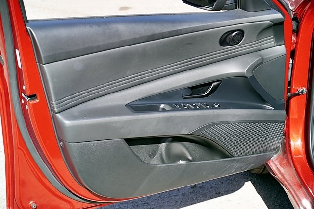 Used 2025 Red Hyundai SEL Sport image 19