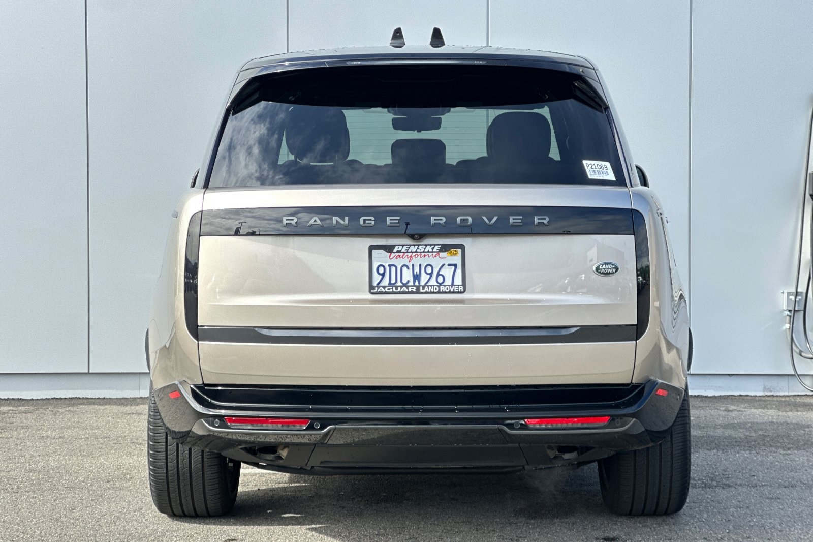 2023 Land Rover Range Rover SE photo 4