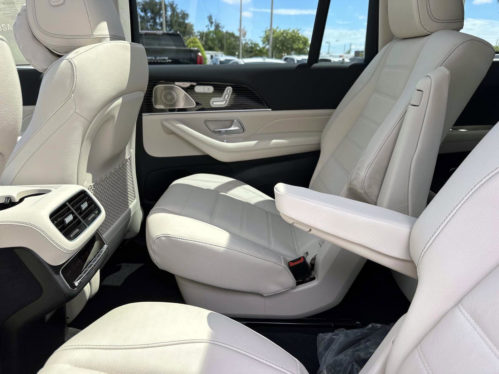 2026 Mercedes Benz GLS 450 4MATIC photo 11