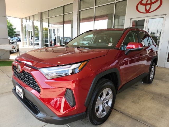 2025 Toyota RAV4 XLE photo 3