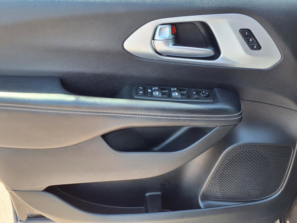 2019 Chrysler Pacifica Limited photo 14