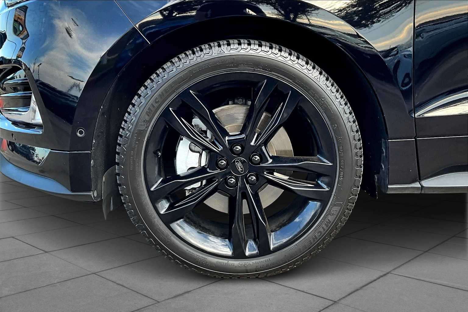 2022 Ford Edge ST photo 9