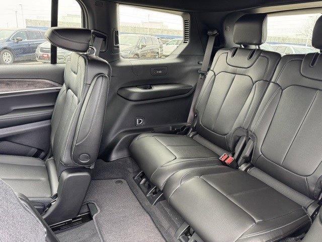 2025 Jeep Grand Cherokee Limited photo 28