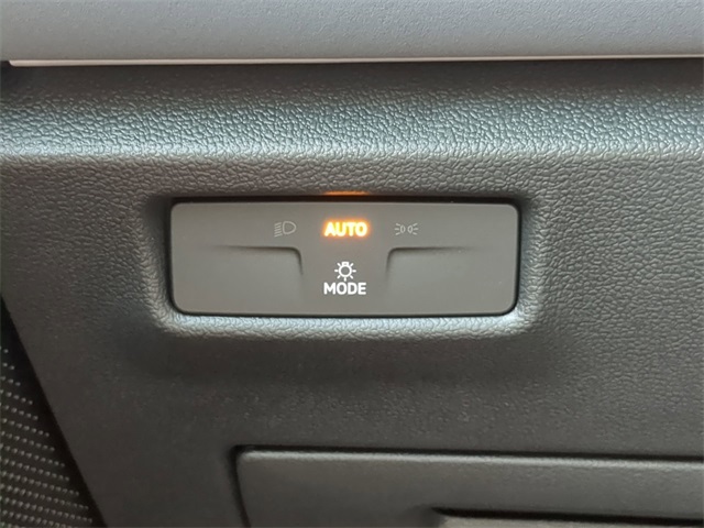 2025 Volkswagen Tiguan SE R-Line Black photo 24