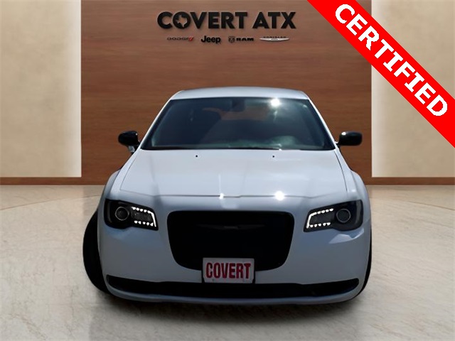 2023 Chrysler 300 Touring photo 7