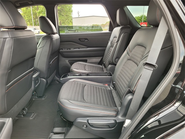 2025 Nissan Pathfinder Rock Creek photo 10