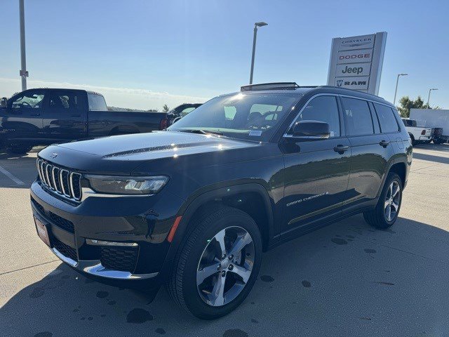 2025 Jeep Grand Cherokee Limited photo 2