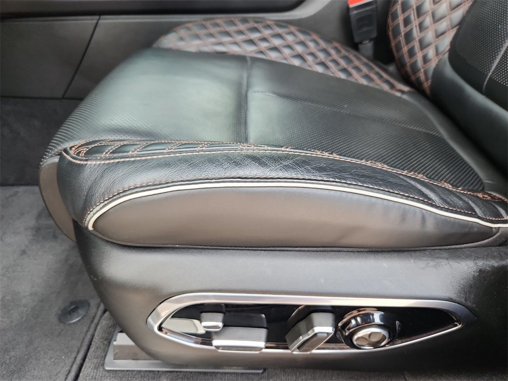 2021 Jeep Grand Cherokee L Summit Reserve photo 9