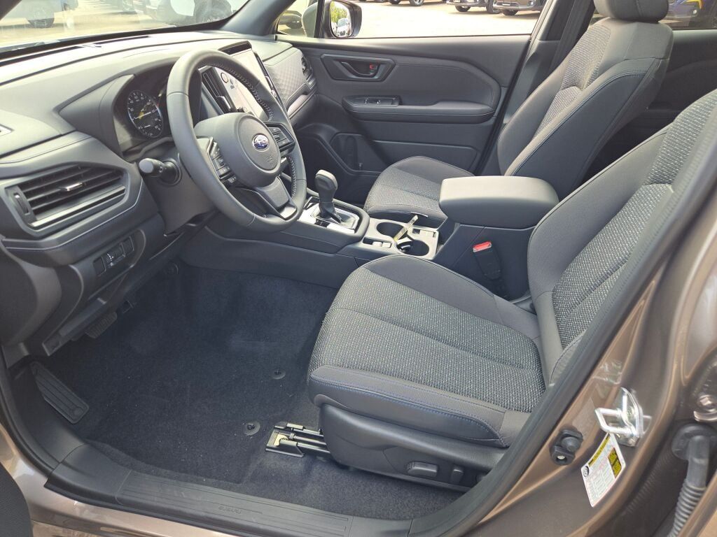 2025 Subaru Forester Premium photo 18