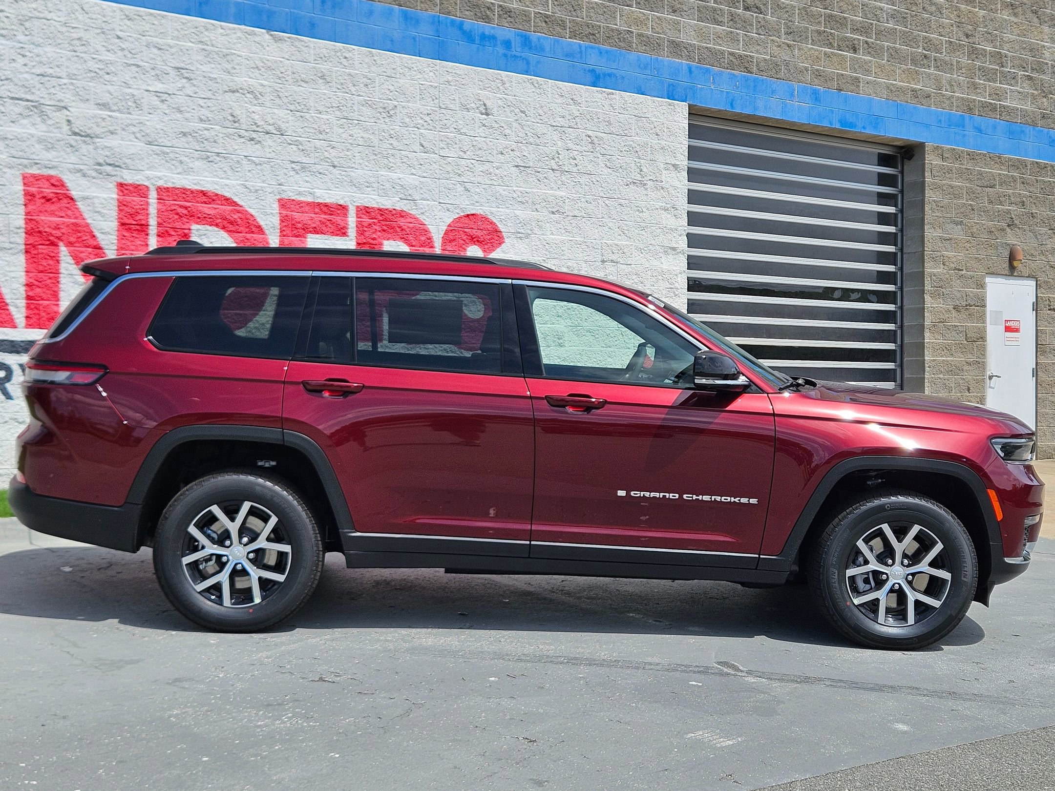 2025 Jeep Grand Cherokee Limited photo 8