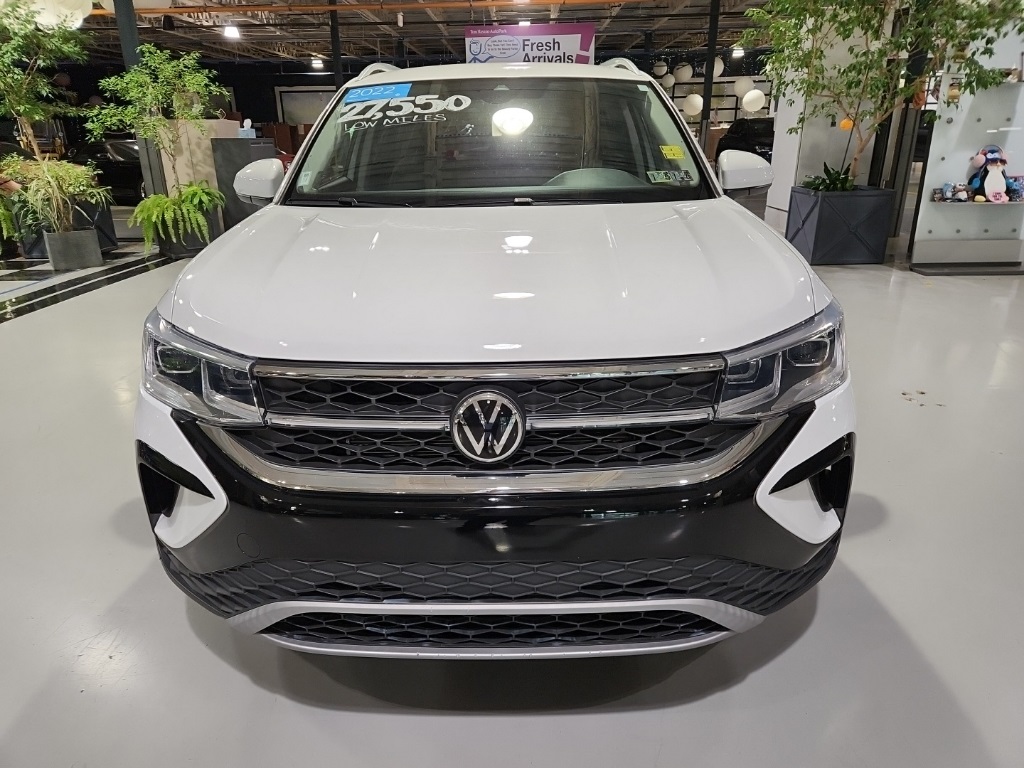 2022 Volkswagen Taos SEL photo 2